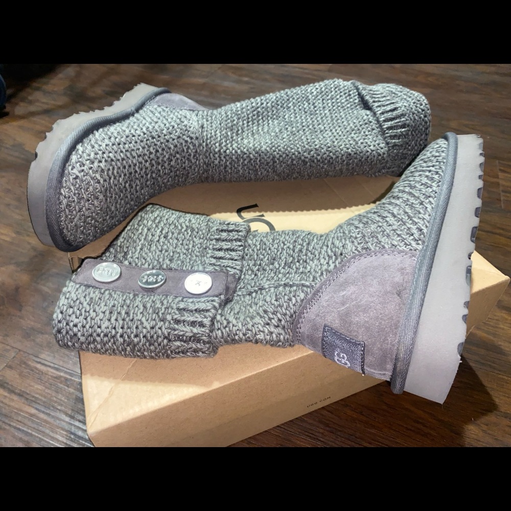 Gray Cardy Knit UGG’s , Size 5